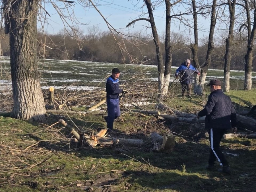 В Теучежском районе устраняют последствия сильного снегопада