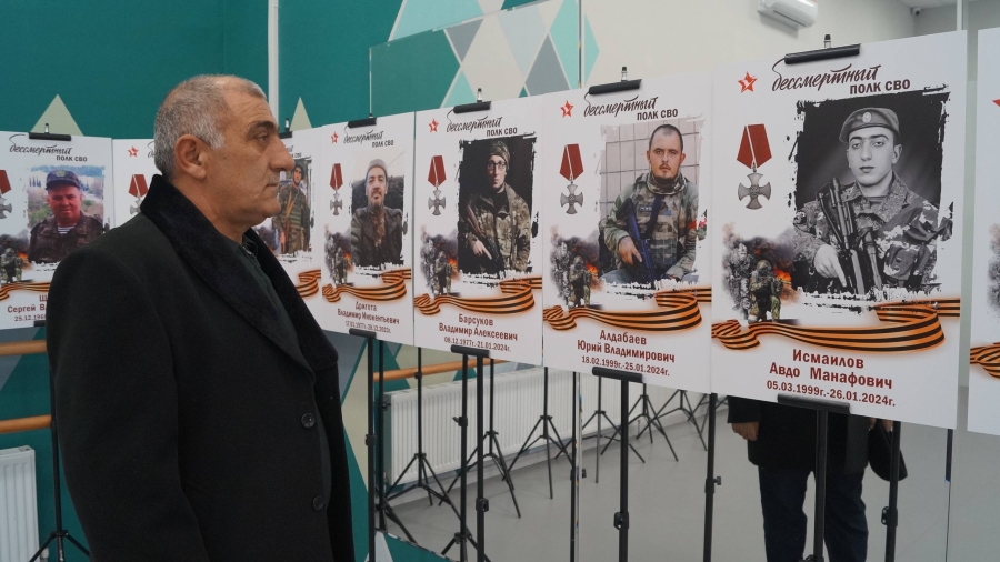 Передвижную фотовыставку о погибших участниках СВО в Красногвардейском районе посетило более 8 тысяч человек