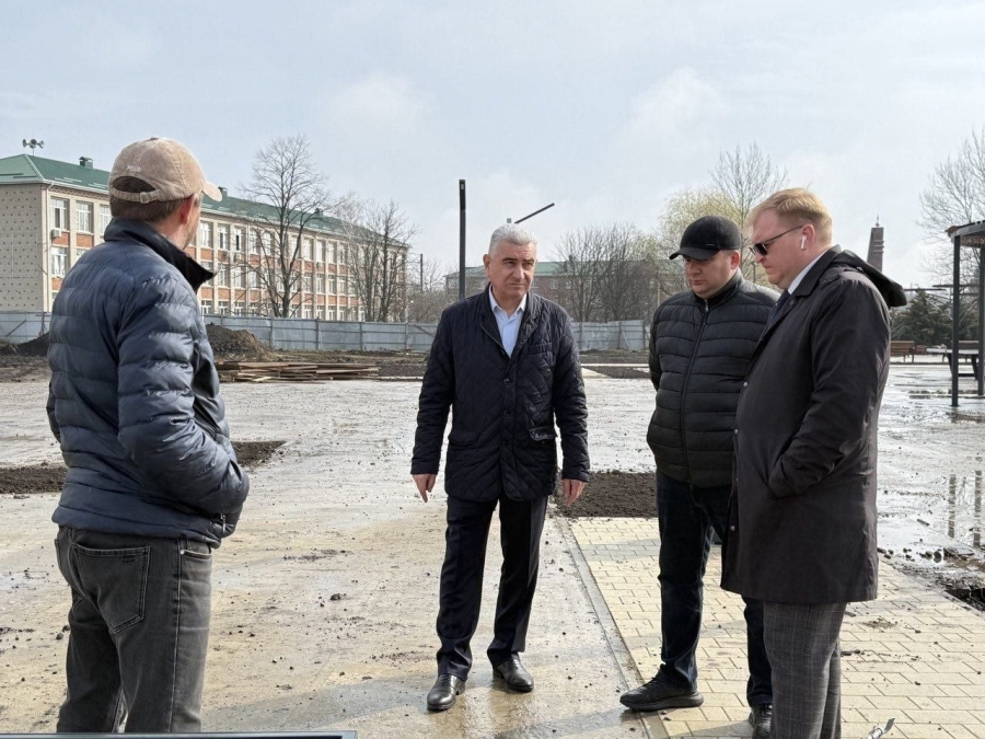 Глава Кошехабльского района побывал на месте строительства физкультурно‑оздоровительного комплекса